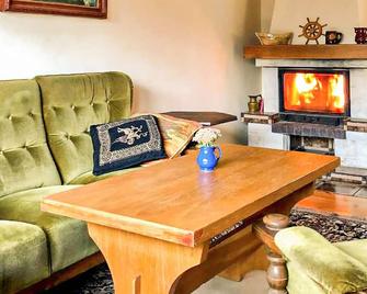 This beautiful vacation home is located in the picturesque village of Ostrzyce. - Ostrzyce - Pokój dzienny