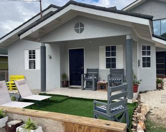 2 bedroom Bunglow in a gated community - Falmouth - Patio