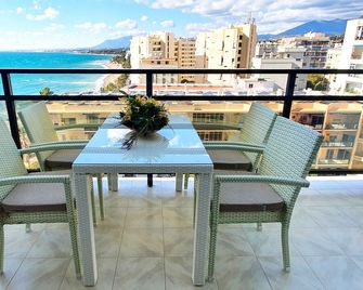 Skol 701. One Bedroom Duplex with Exceptional Sea Views. - Marbella - Balkon