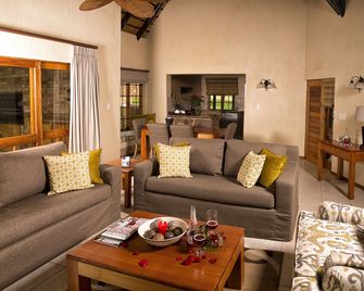 Kruger Park Lodge Unit No 252 with private pool - Hazyview - Pokój dzienny