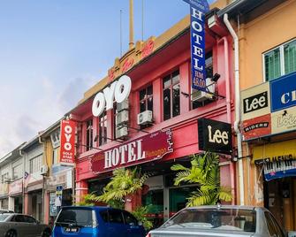 OYO 850 Gold Star Hotel - Chukai - Building