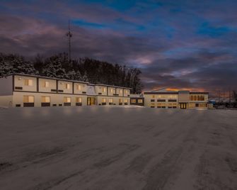 Econo Lodge Manistee - Manistee - Building