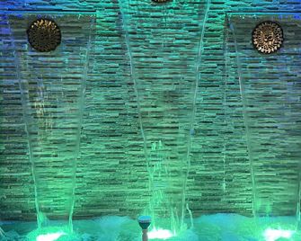 Golden Lotus Varanasi - فاراناسي - مطعم