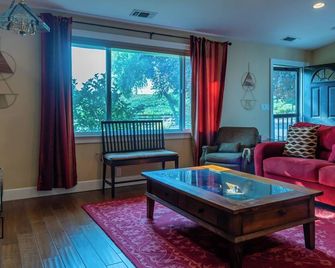 Estrella Vineyard by Avantstay Vineyard Setting + Fire Pit Backyard Northern Paso Wine Country - San Miguel - Sala de estar