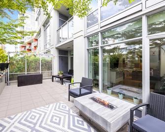 Stylish condo in Olympic Village - Vancouver