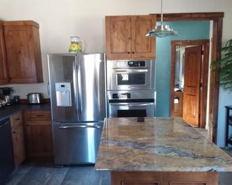 Catalpa Cottage is named after the giant Catalpa trees surrounding the cottage ~ - Paonia - Kitchen