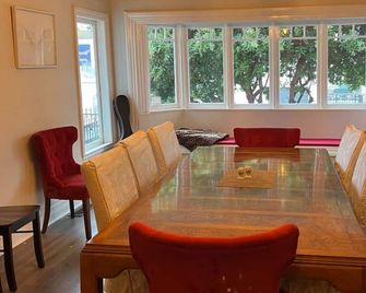 Charming B&B steps to beach, boardwalk, pier, shop, restaurants w bath & WiFi #6 - Santa Cruz - Salle à manger