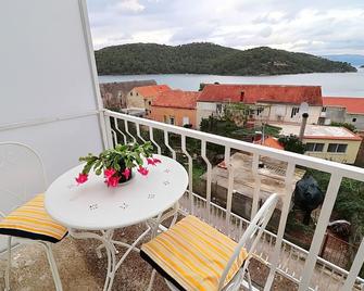 Apartments Nodilo - Comfort One Bedroom Apartment with Balcony and Sea View (Apt 3) - Goveđari - Balkon