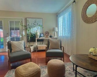 Tao house - La Verne - Living room