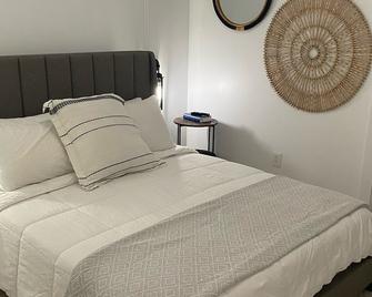 Charming 2-bedroom rental centrally located - Uniondale - Bedroom