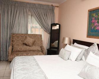 Umqhele Guest Lodge - Richards Bay - Bedroom