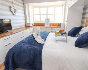 Beachway, Pet Friendly, Country Holiday Cottage In Prestatyn - Prestatyn - Bedroom