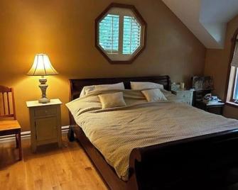 Beautiful cozy house in Chelsea - w 3 bedrooms Enjoy, relax at Champêtre house - Chelsea - Bedroom