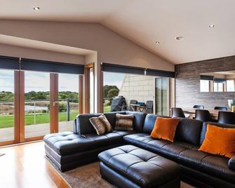 Esplanade Frontage 219a - Torquay - Living room