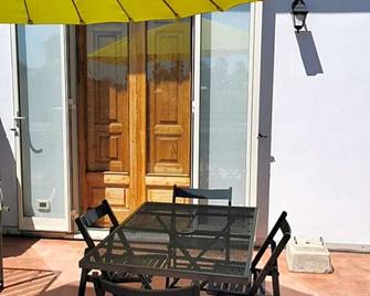 Acqua E Fuoco Chez Rachel - Riposto - Innenhof