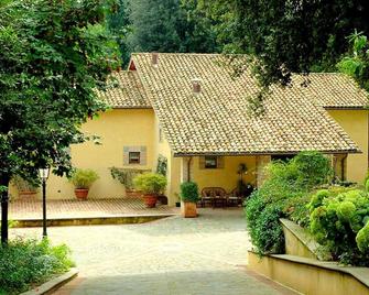 Apartment in Perugia With Pool, Terrace, Garden, Bicycles - Perugia - Edificio