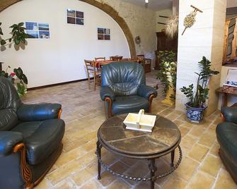 Authentic Provence: Mas Lou Geneste with Pool - Bollène - Sala de estar