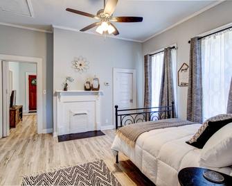 Loco Motive- Renovated House in Aragon c.1940 Near Winthrop & Glencairn Garden - Rock Hill - Bedroom