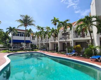 Chrisann's Beach Resort - Ocho Ríos - Piscina