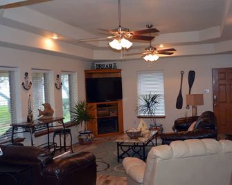 Relax at our Baffin Bay Getaway - Riviera - Sala de estar