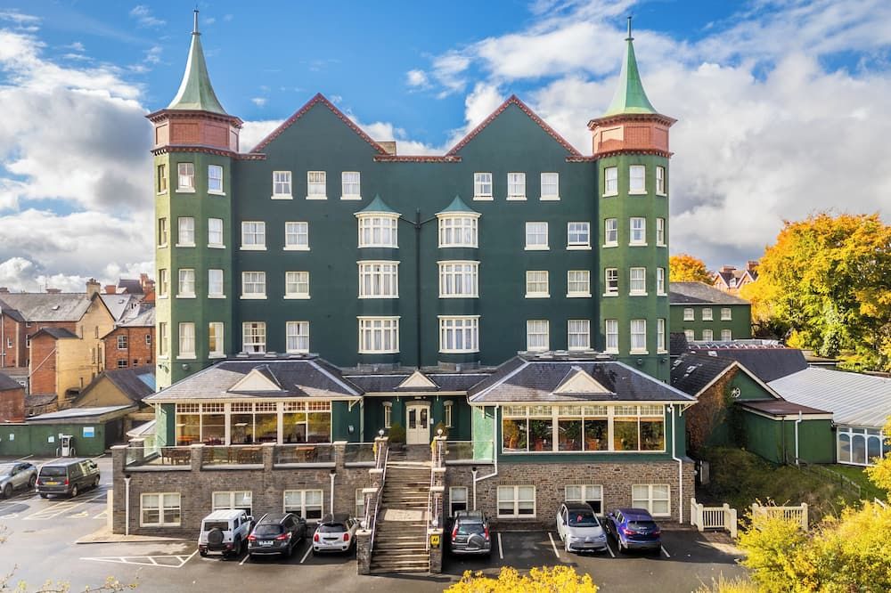 Metropole Hotel And Spa