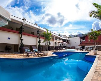 Mundial Parque Hotel - Viçosa - Piscina