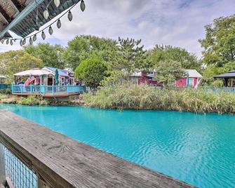 Resort Cabin 1 Mi to Middle Bass Island State Park - Put-in-Bay - Pool