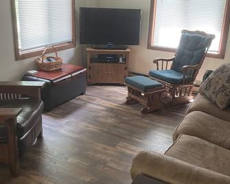 Riverside Retreat - Tamworth - Living room