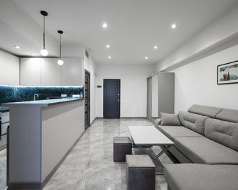 Ris Central Apartments Yerevan - Yerevan - Living room