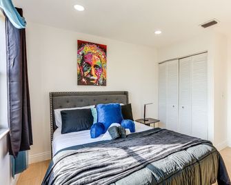West Palm Beach Lake House: Near Beaches! - West Palm Beach - Bedroom