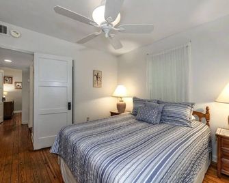Beautiful Historic Cottage, The Garden - Mount Dora - Bedroom