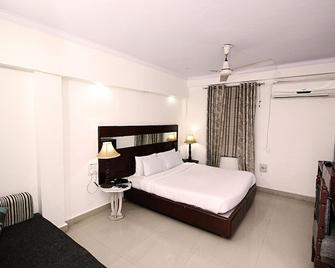 Aravali Clarks Inn Alwar - Alwar - Bedroom
