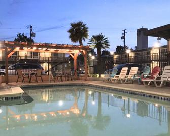 Thunderbird Lodge - Redding - Uima-allas