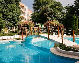 ليولجاك هوتل - غولدن ساندز - حوض السباحة