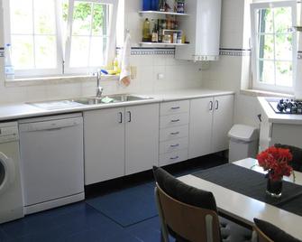 Sunny apartment with priv. Pool, Greater Lisbon. Familyfriendly. - Loures - Cozinha