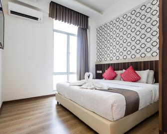E-Red Hotel Melaka - Malakka - Schlafzimmer