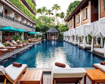 منتجع فيلا وسبا استاغينا - كوتا - حوض السباحة