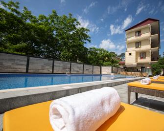 Hotel Chveni Ezo - Kobuleti - Piscina