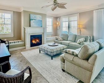 The Peninsula house w/ indoor/outdoor pools, on-site golf & tennis/pickleball - Millsboro - Sala de estar