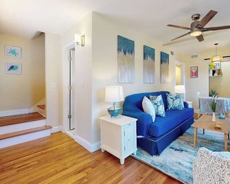 Remodeled house in San Marco steps from San Marco Square and Riverwalk - Jacksonville - Living room