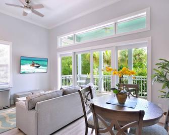 First Floor; 2 Bedroom 1 Bath Condo at Bayfront Suites & Marina - Key West - Spisesal