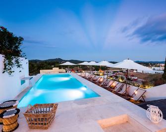 Gatzara Suites Santa Gertrudis - Santa Gertrudis de Fruitera - Bazén