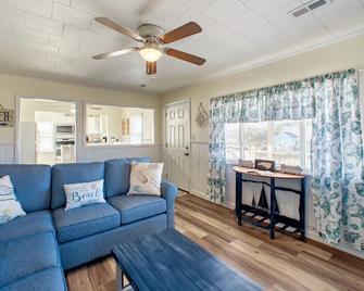 Cottage on 12 - Hatteras - Living room