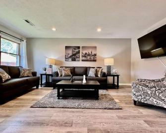 Remodeled 2 Bdrm Ranch Attached Home Liberty, Twp - Hamilton - Sala de estar