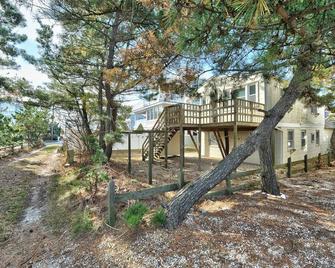 Beach Haven Gardens, One House From The Beach Saturday to Saturday rentals - Long Beach