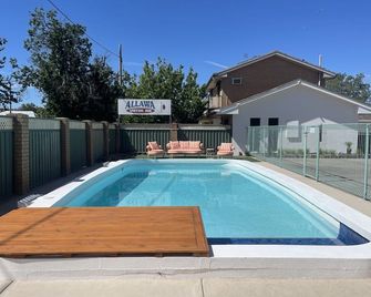 อัลเบอรี่ อัลลาวา มอเตอร์ อิน - อัลบูรี - สระว่ายน้ำ