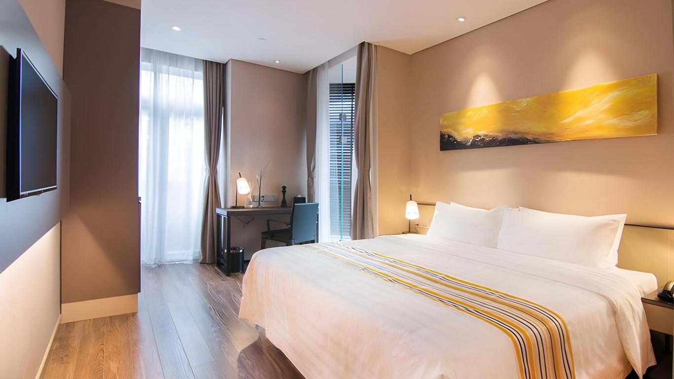 Home Inn Plus Beijing Dongsi Zhangzizhong Road Metro Station