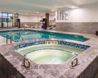 DoubleTree by Hilton Concord Downtown - Concord - Pool