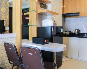 Great Deal and Nice 2BR Citra Living Apartment By Travelio - Yakarta - Cocina