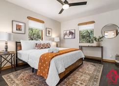 Hillside Haven Retreat - A Placitas Irvie Home - Santa Ana Pueblo - Bedroom